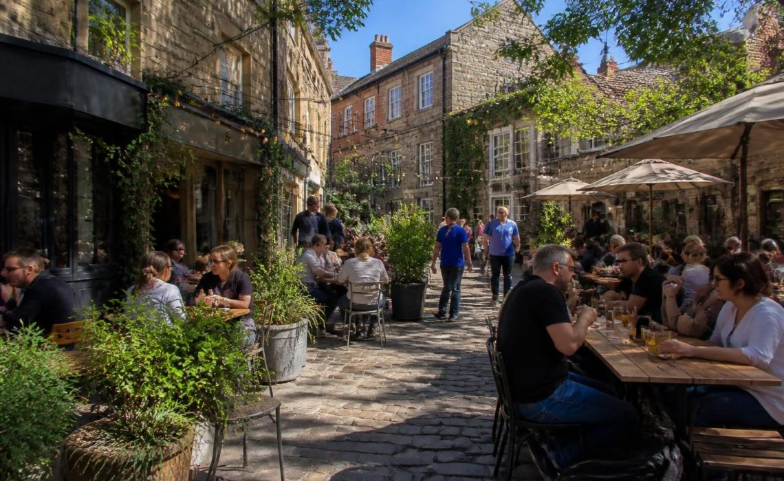 découvrez les meilleurs cafés et restaurants à dean's yard qui méritent une visite pour leurs saveurs uniques et leur ambiance accueillante.