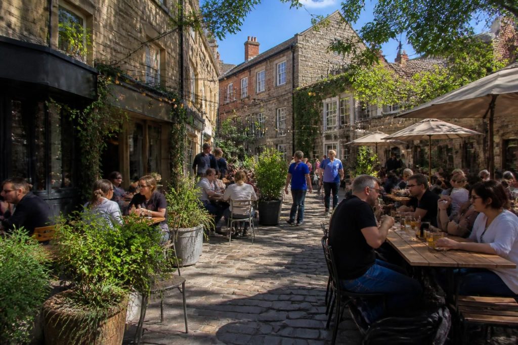 découvrez les meilleurs cafés et restaurants à dean's yard qui méritent une visite pour leurs saveurs uniques et leur ambiance accueillante.