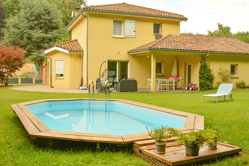 Piscine semi-enterrée