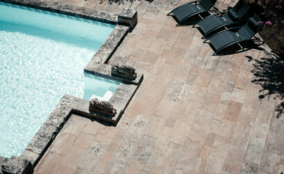 Bien choisir un moteur pour volet roulant de piscine : guide par taille et usage