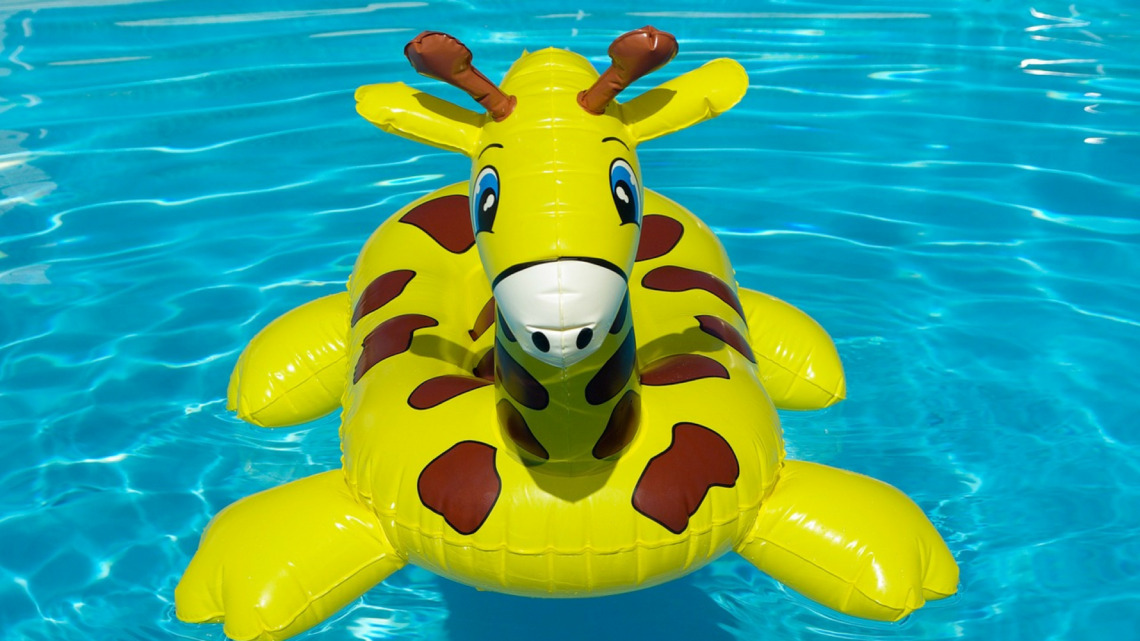 Quelle taille choisir pour une licorne gonflable de piscine ?
