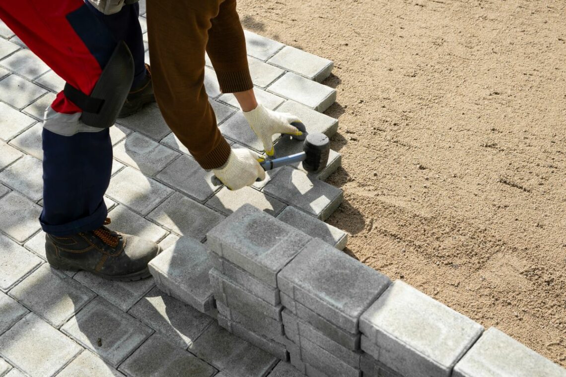 Installer une terrasse sur du sable conseils pratiques